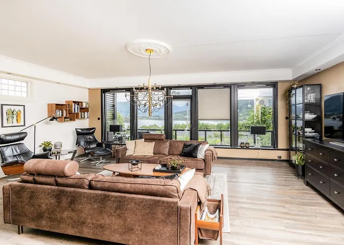 Feriehus Gorgeous In With Wifi Vestnes