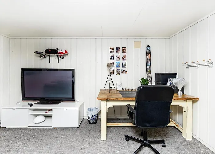 Feriehus Gorgeous In With Wifi Vestnes