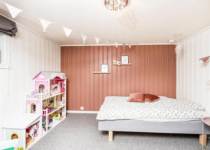 Feriehus Gorgeous In With Wifi Vestnes